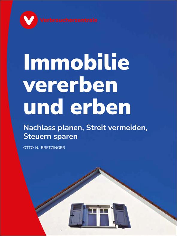 Weißer Gibel vor blauem Himmel