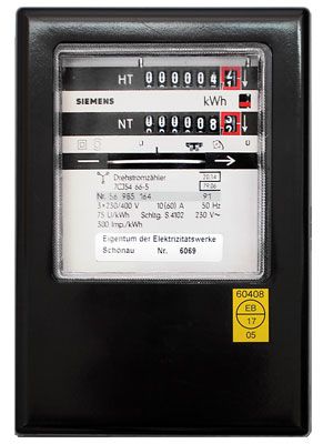 Zwei Zählwerke haben Stromzähler, die den Verbrauch von Heiz- und Haushaltsstrom gemeinsam erfassen. Foto: Elektrizitätswerke Schönau