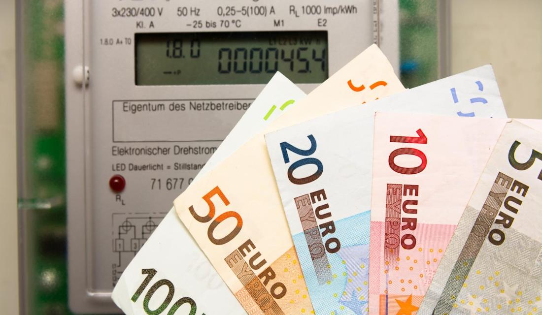 Stromzähler für PV-Anlagen sind auch mit Kosten verbunden.