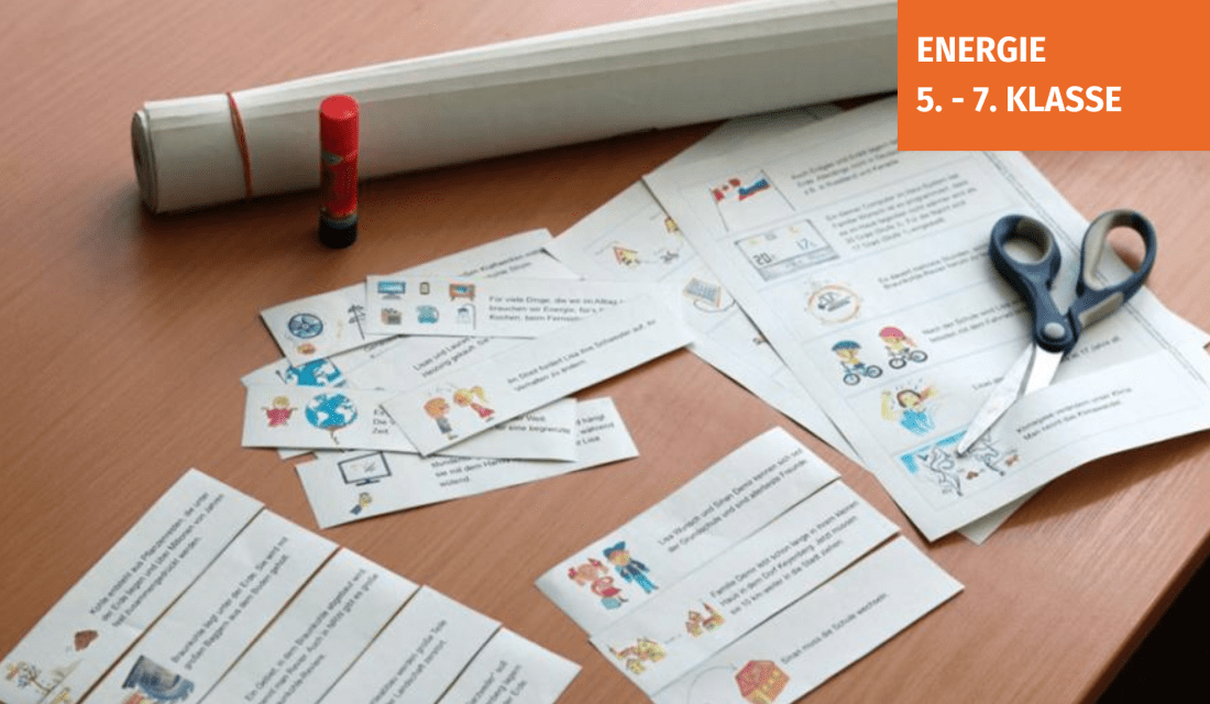 Materialien liegen zum Basteln auf einem Tisch