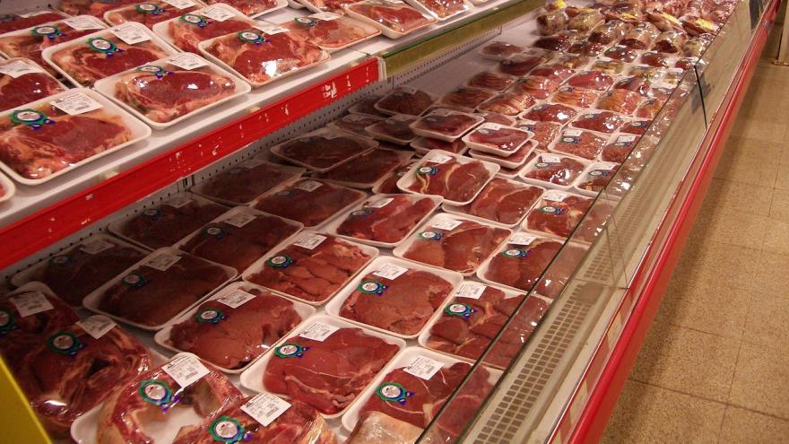 verpacktes Fleisch im Kühltresen