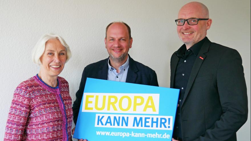 VZSH-Vorstand Stefan Bock, CDU-Kandidat Niclas Herbst, stellvertretender VZSH-Vorstand Margrit Hintz (von rechts). Foto: VZSH