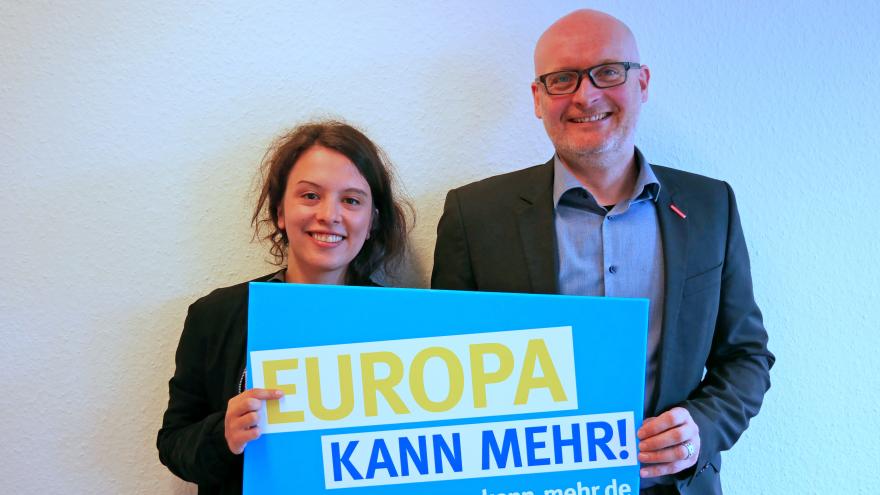 Delara Burkhardt (links), Europa-Kandidatin der SPD Schleswig-Holstein, und VZSH-Vorstand Stefan Bock