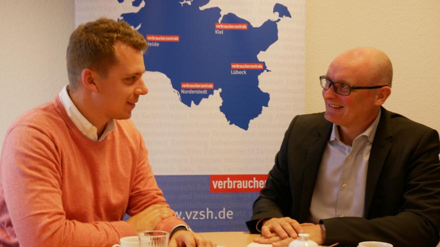 Joschka Knuth, Landtagsabgeordneter der Grünen und Stefan Bock, Vorstand der VZSH