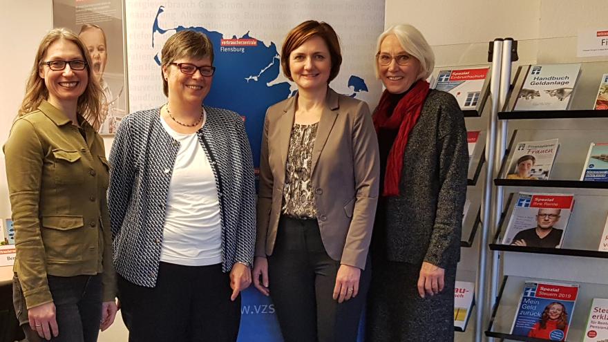 Die Flensburger Oberbürgermeisterin Simone Lange (2. von rechts) zu Besuch bei der VZSH.