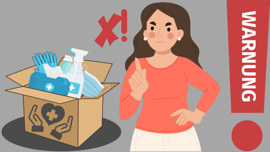 Eine Frau steht vor einem geöffneten Paket mit Produkten und verweigert die Sendung