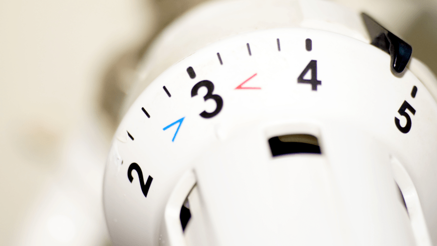 Ein Heizthermostat, eingestellt auf höchster Stufe