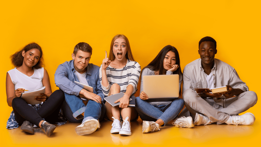 eine Gruppe Schülerinnen und Schüler 