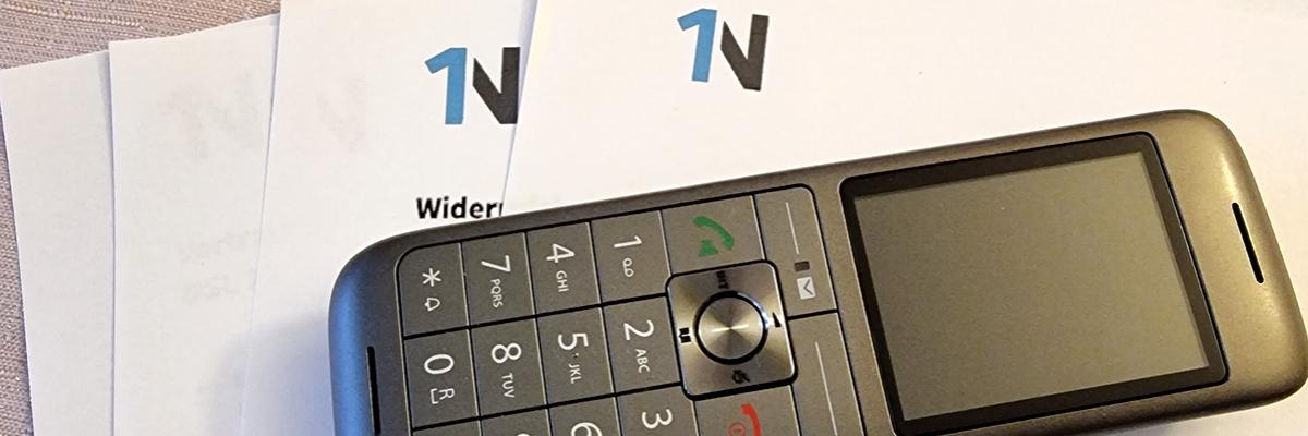 Telefon auf Werbebrief mit 1N-Logo