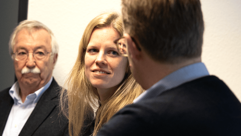 Gespräche in den Räumlichkeiten der VZSH