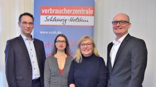 Bürgermeister Oliver Schmidt-Gutzat bei seinem Besuch in der Verbraucherzentrale Heide