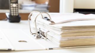 Ordner mit vielen Unterlagen