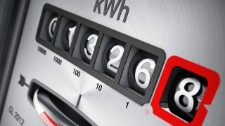 Nahansicht der Verbrauchszahlen auf einem Stromzähler 