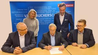 V.l.n.r.: Michael Herte (Vorstand), Michaela Pries (erste stellv. Verwaltungsratsvorsitzende), Hans-Peter Küchenmeister (Vorsitzender des Verwaltungsrates), Alexander Blažek (zweiter stellv. Verwaltungsratsvorsitzender) und Vitalij Baisel (Vorstandsvorsitzender)