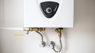 Ein Durchlauferhitzer in der Frontalaufnahme