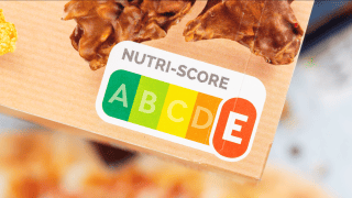 Eine Nutri Score Tabelle auf einer Lebensmittelverpackung.